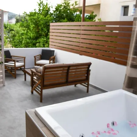 Maria Ireon Apartment 1 With Hot-Tube Exterior photo