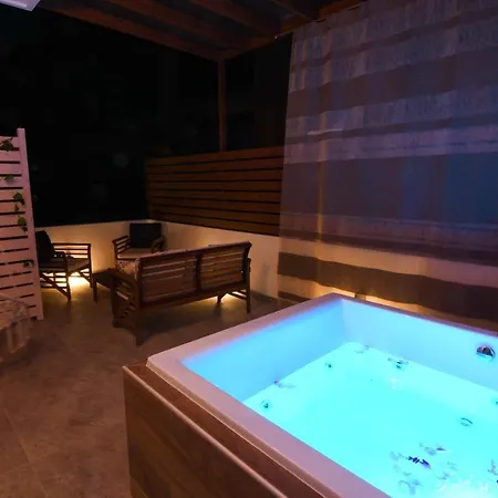 Maria Ireon Apartment 1 With Hot-Tube Exterior photo